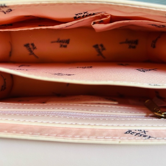 💕 Betsey Johnson Candy Heart Top Carry & Crossbody Handbag NWT - Picture 9 of 14